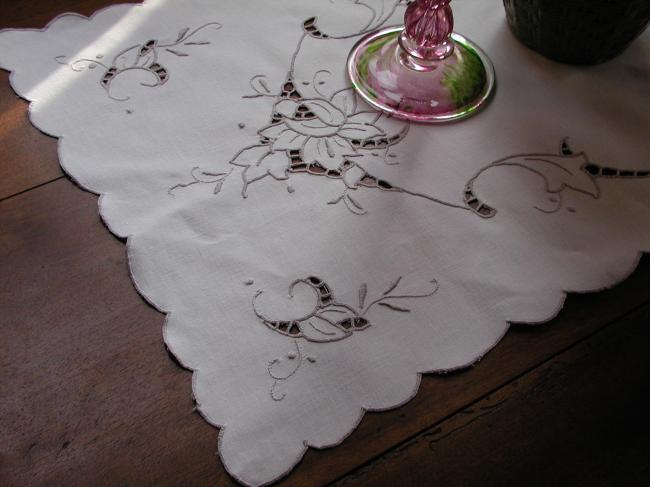 Charming Richelieu embroidered cotton table runner