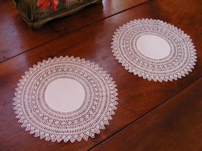 Lovely pair of hairpin lace with fine linen central part doilies