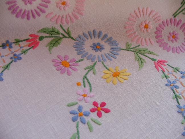 A really romantic tablecloth with charming embroidered flowers