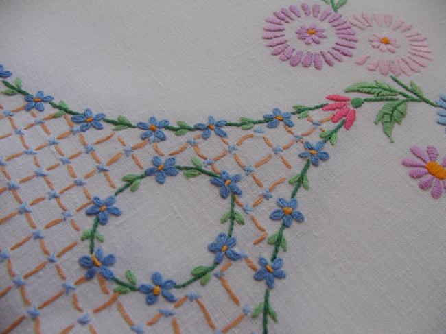 A really romantic tablecloth with charming embroidered flowers