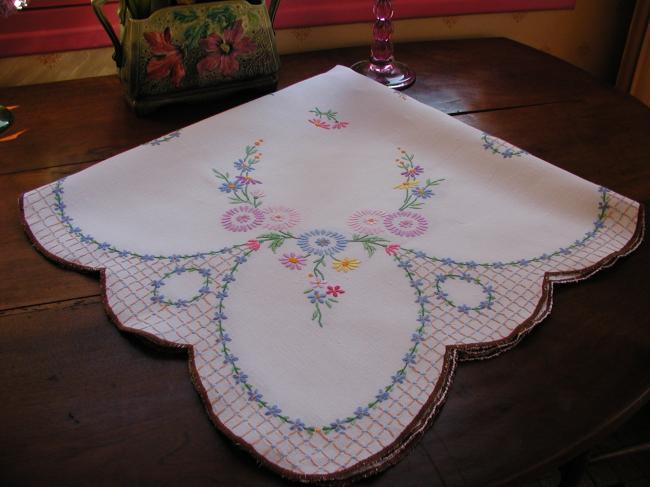 A really romantic tablecloth with charming embroidered flowers