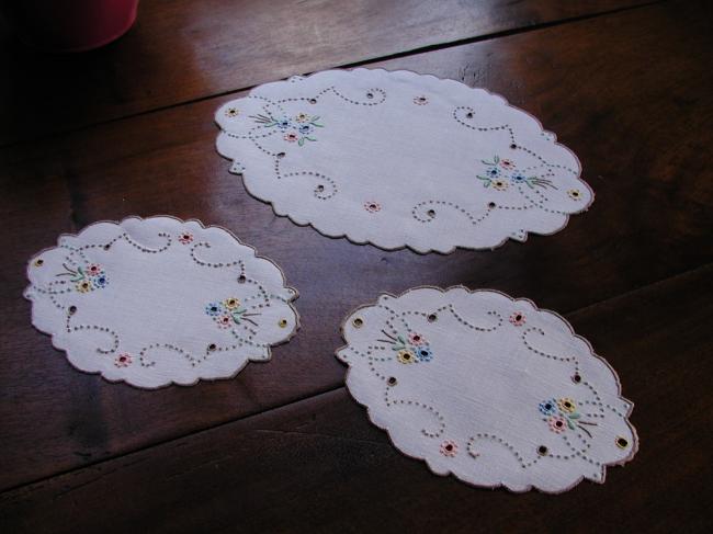 Lovely set of doilies for symmetrical decor in colorful Madeira embroidery