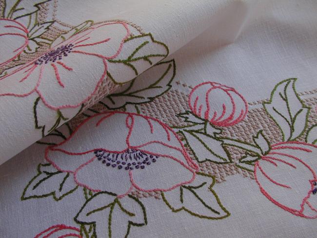 Very beautiful small tablecloth with embroidered anemones