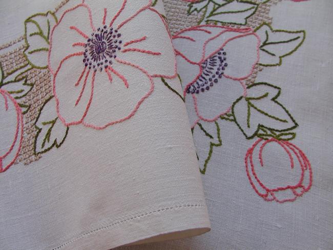 Very beautiful small tablecloth with embroidered anemones