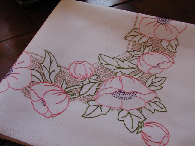 Very beautiful small tablecloth with embroidered anemones