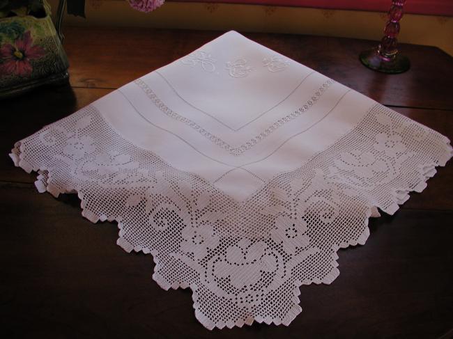 Somptuous tablcloth with drawn thread works and large crochet lace, monogram AEE