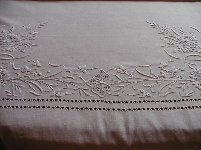 Exceptional huge tablecloth with magnificient embroidered cereal flowers 1900-20