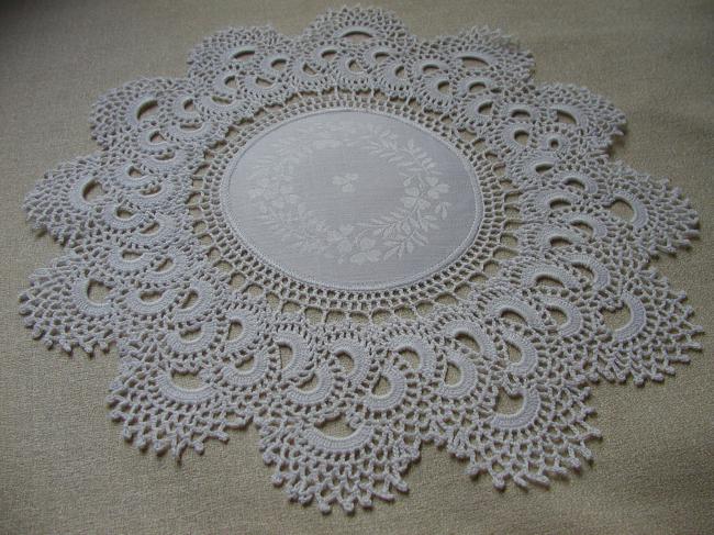 Charming round damask doily with irish guipure lace