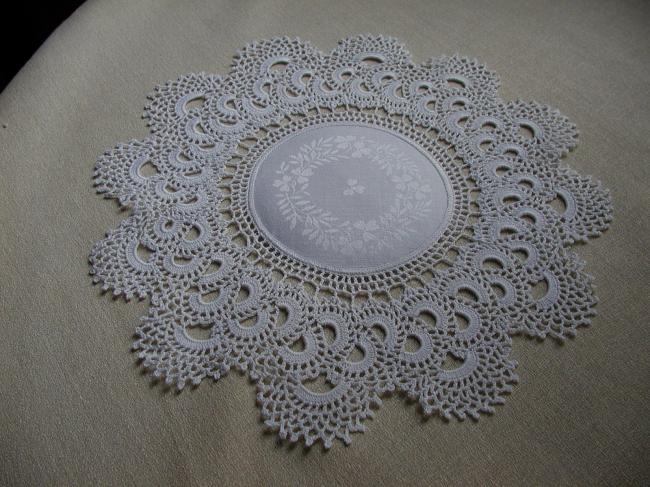 Charming round damask doily with irish guipure lace