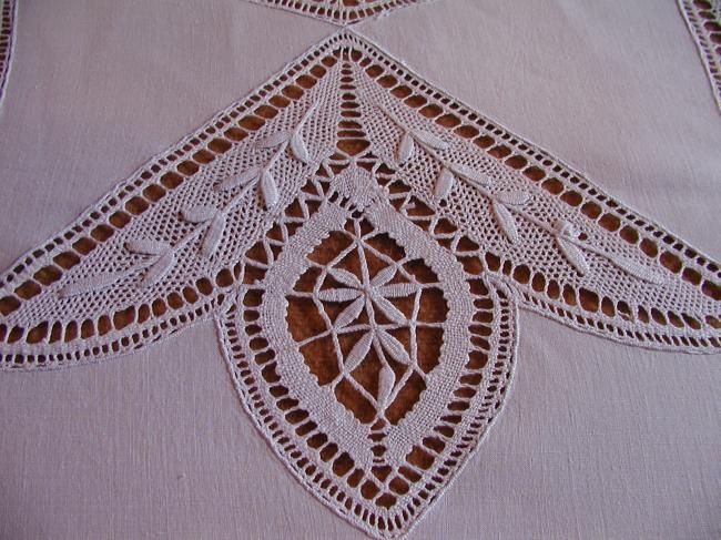 Somptuous and huge tablecloth with large inserts of Cluny bobbin lace 1900