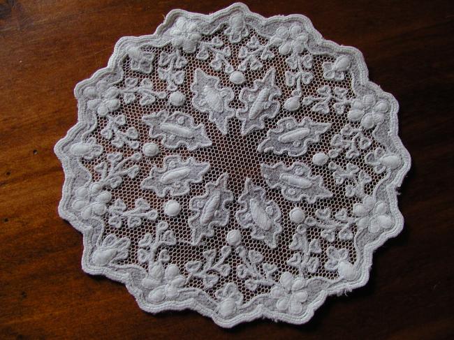 Charming doily with appliqué of Carrickmacross embroidery