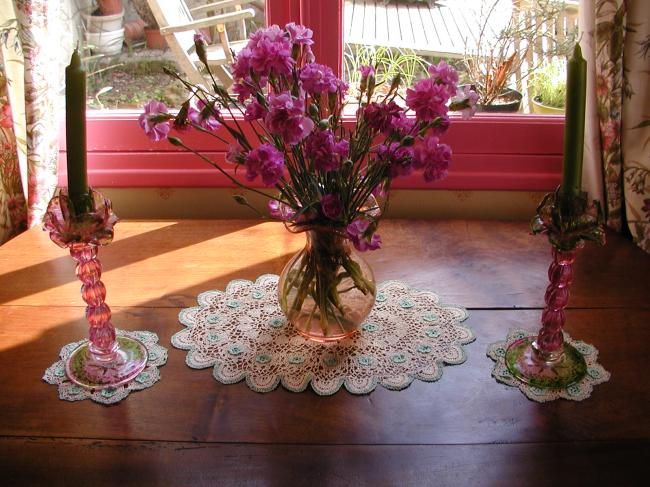 So pretty set of 3 pieces in irish crochet lace with little flowers