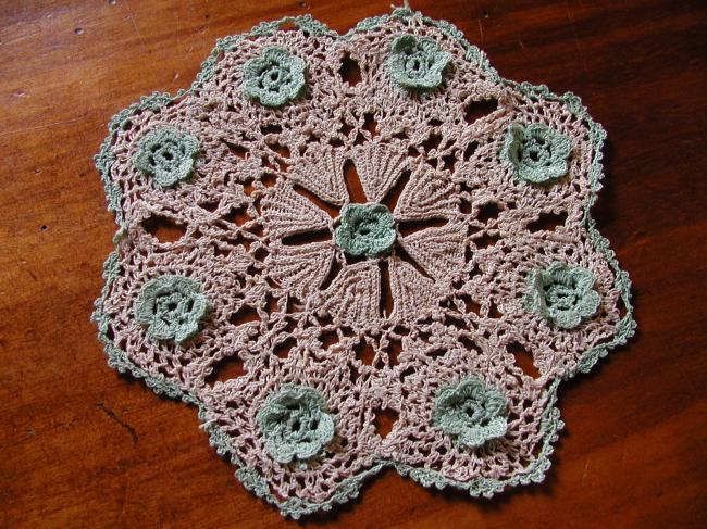 So pretty set of 3 pieces in irish crochet lace with little flowers