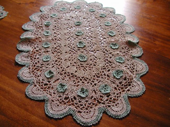 So pretty set of 3 pieces in irish crochet lace with little flowers