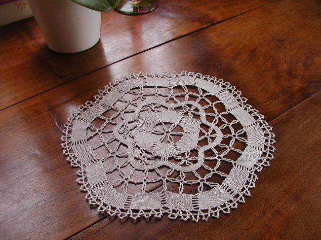 Lovely round bobbin lace doily 1920